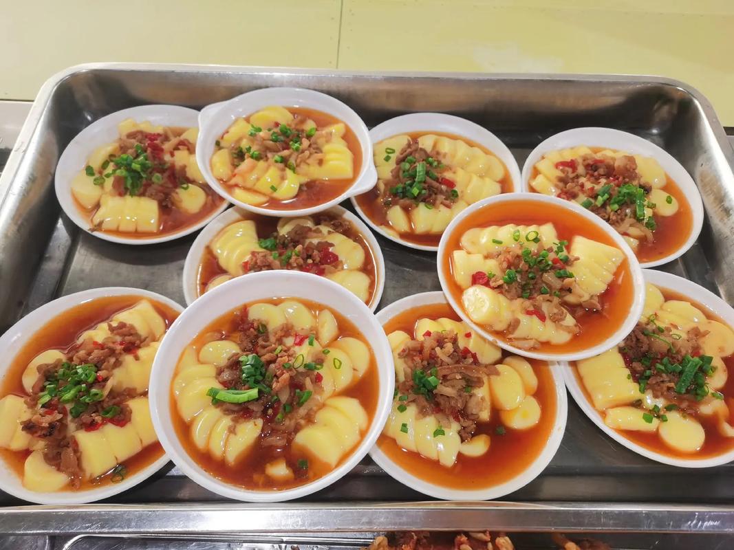 簡(jiǎn)簡(jiǎn)單單一餐 工廠食堂的溫情與效率